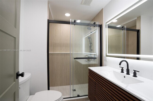 Building Photo - 10250 Oleander Ct
