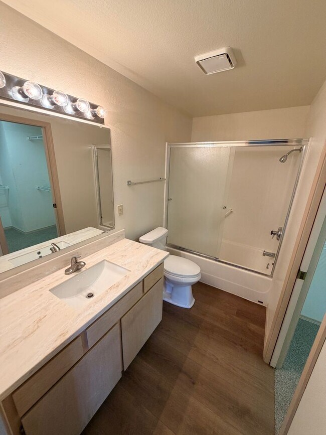 Building Photo - r286