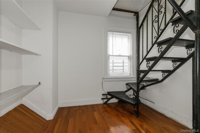 Building Photo - 11 A Floyd Pl