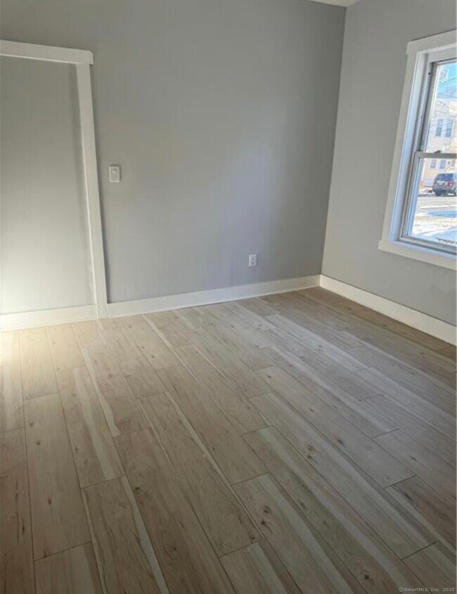 Building Photo - 46 Dewitt St