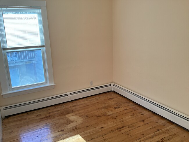 #2 Bed - 16 Oak St