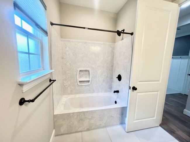 Building Photo - 113 Kailyn Ct