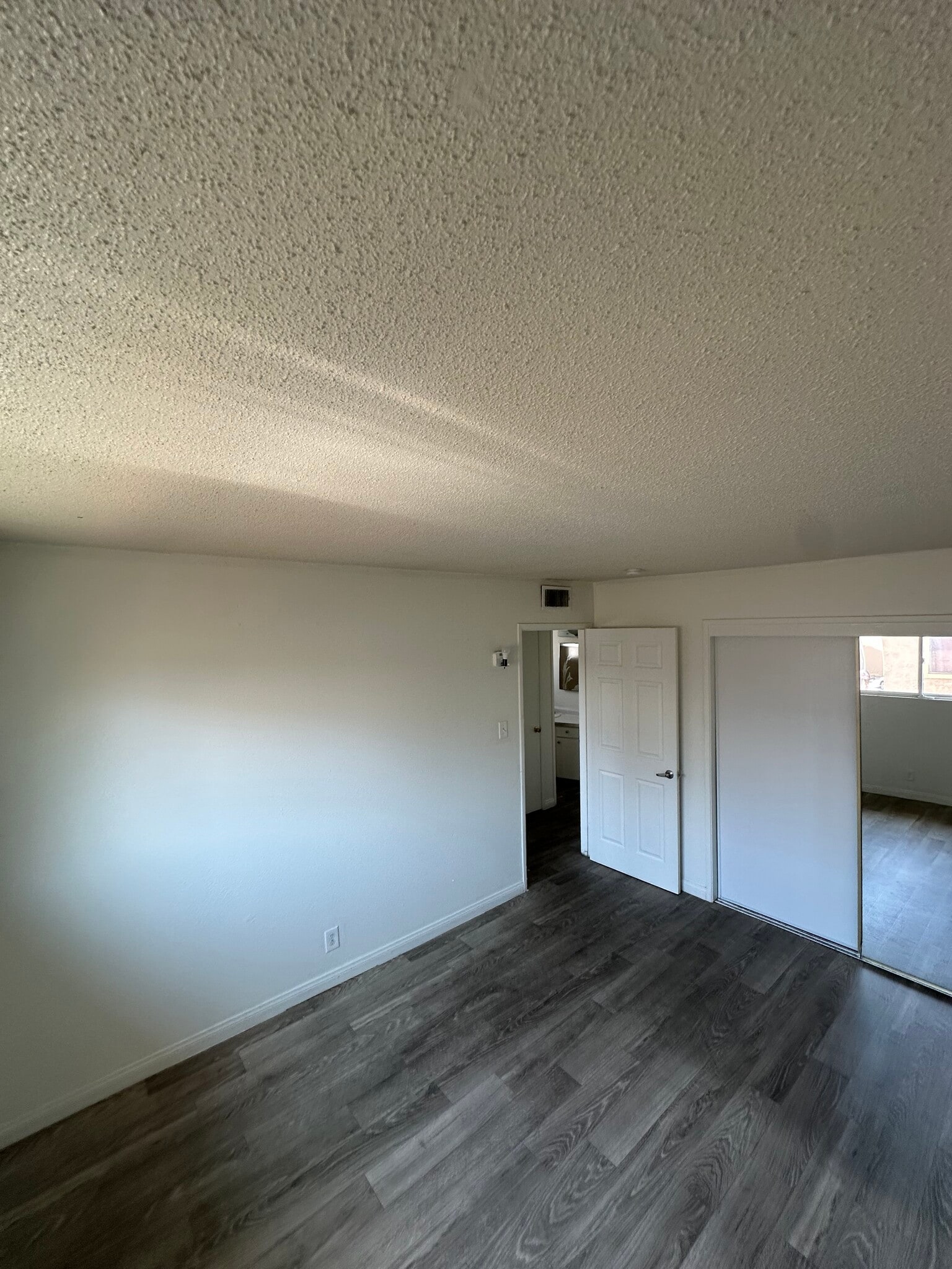 Building Photo - 485 North Cir