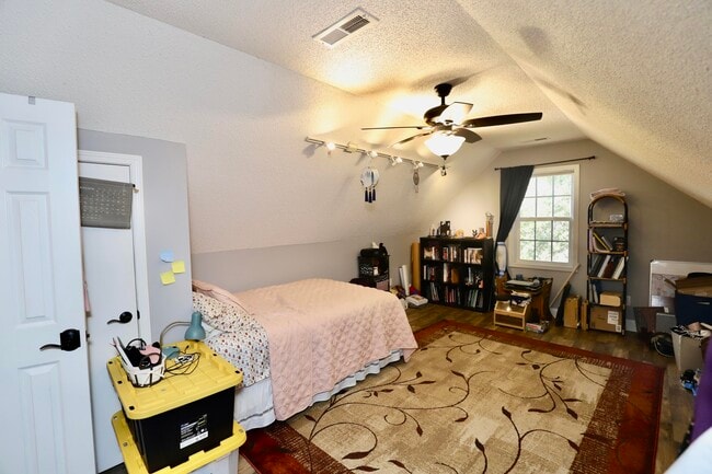 Building Photo - 1855 Beachforest Way