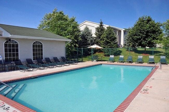 Building Photo - Gorgeous 4 Bedroom/3.5 Bath Luxury Townhom...