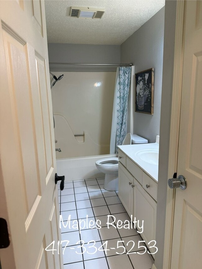 Building Photo - STUNNING 2 bedroom, 2 bathroom condo at Pointe Royale