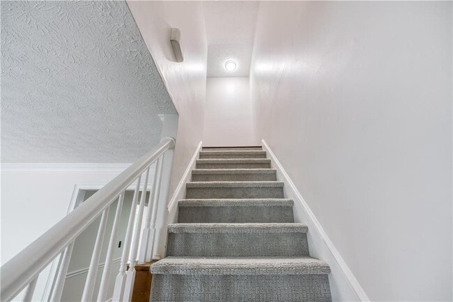 Building Photo - 61 Powers Ferry Manor SE