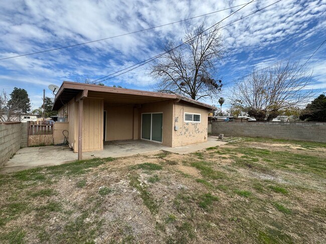 Building Photo - 2654 E Saginaw Way