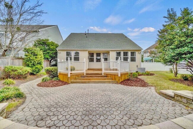 Building Photo - MUST SEE!! 3-Bedroom Home in Bay Breeze Point! Vaulted Ceilings - 1st Floor Primary Bedroom - Att...