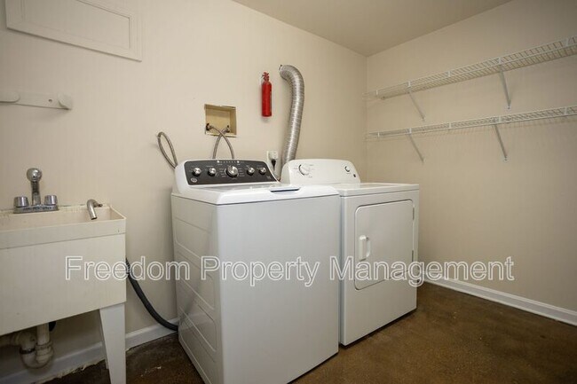 Building Photo - 5914 Ridge View Dr