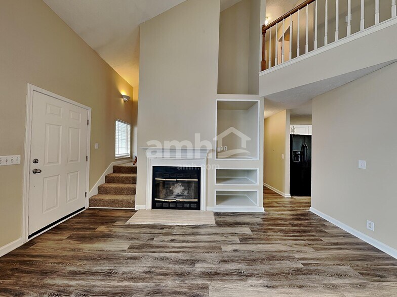 Building Photo - 3107 Creekview Ln