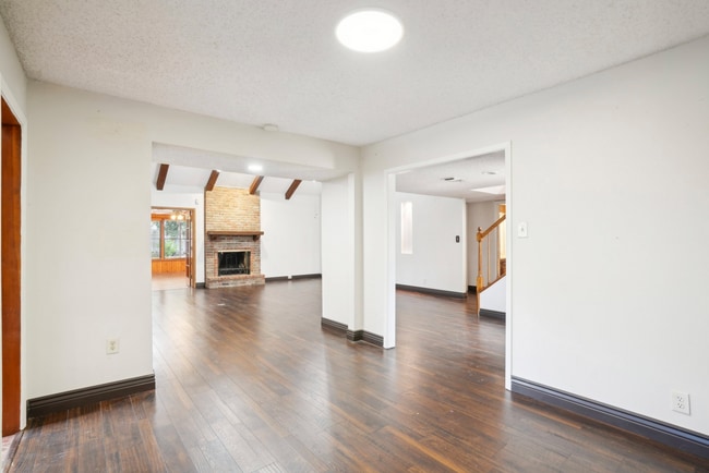 Building Photo - Beautiful Home Located in Thousand Oaks Mo...