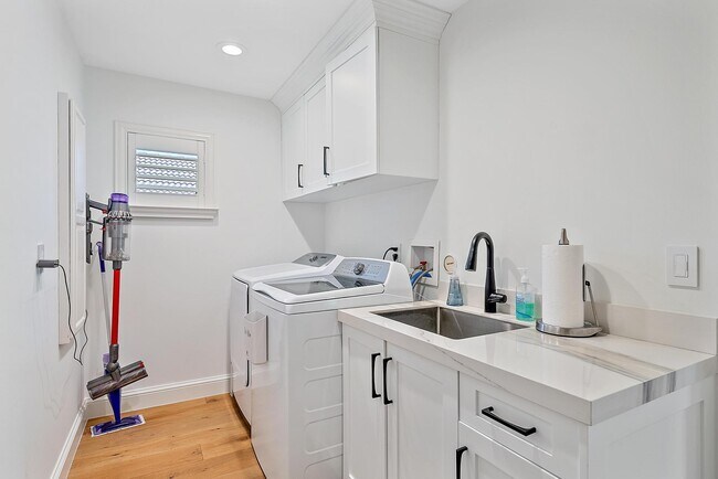 Building Photo - 2408 Bay Village Ct