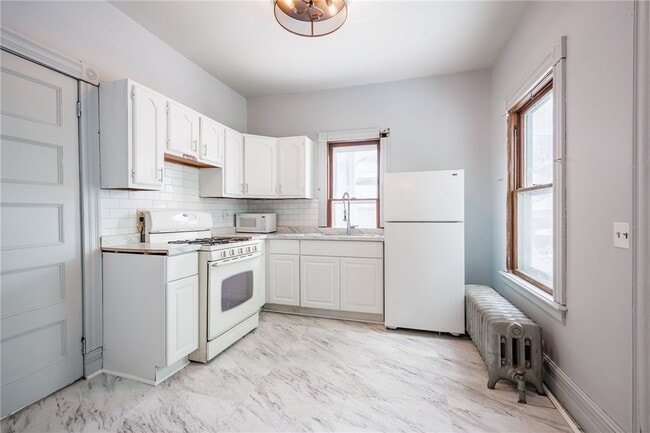 Building Photo - 500 Oxford St