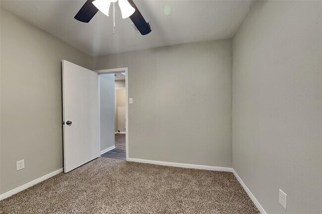 Building Photo - 8635 Spring Green Dr