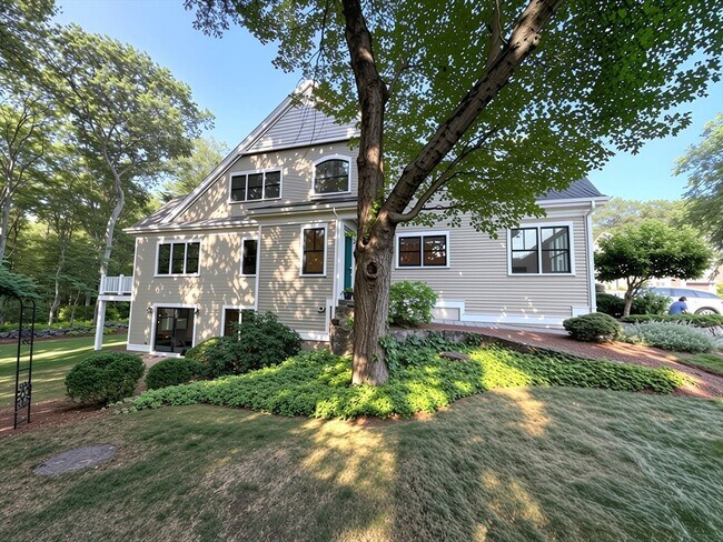 Building Photo - 31 Green Meadow Dr