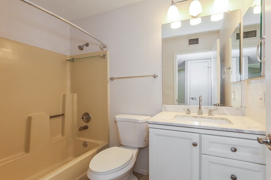 Building Photo - 4758 W Escuda Dr