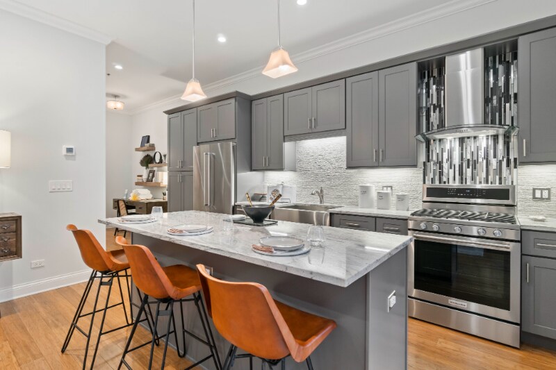 Primary Photo - 1039 W Rundell Pl