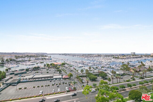 Building Photo - 13700 Marina Pointe Dr