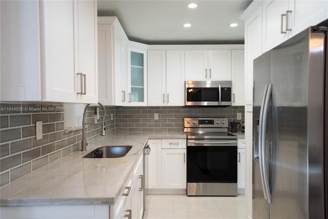 Building Photo - 9841 Dominican Dr