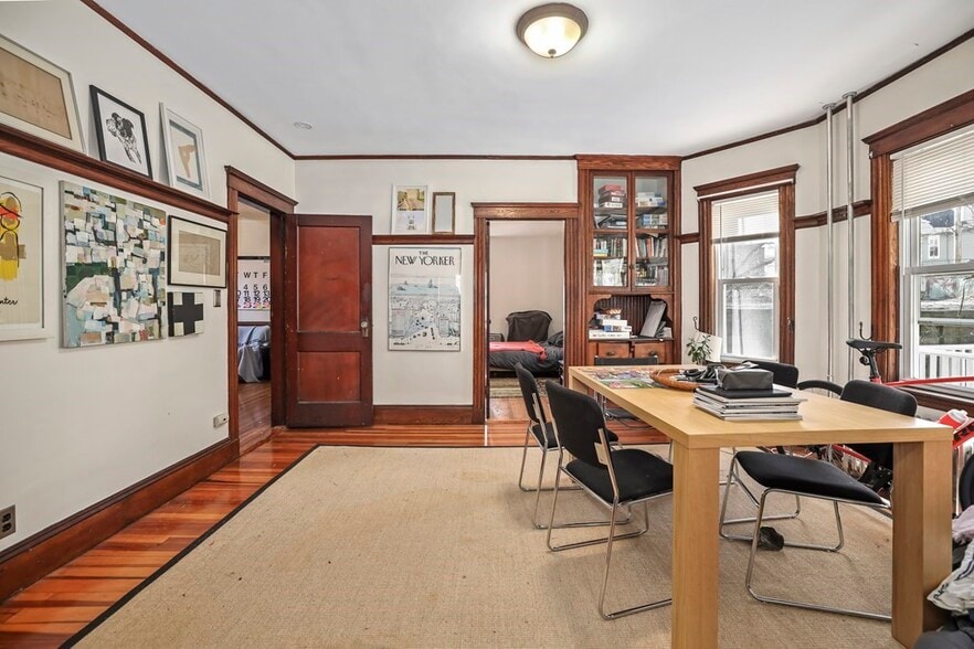 Building Photo - 822 Centre St