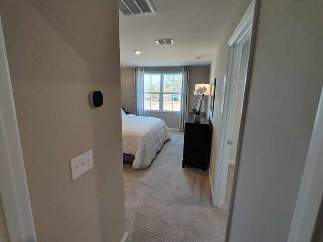 Building Photo - 104 Filly Ln