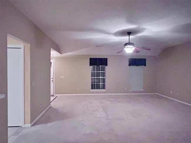 Building Photo - 10011 Territory Ln