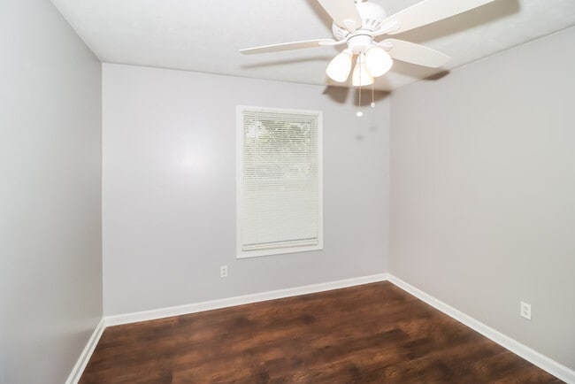 Building Photo - Fantastic 3bd/2ba home! Let yourself in!