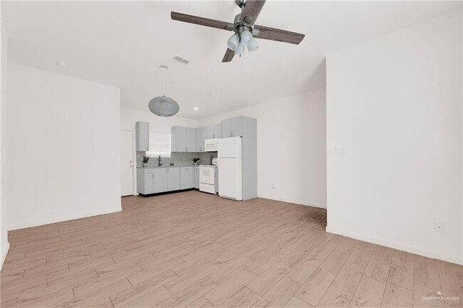 Building Photo - 10 Larkspur Ave