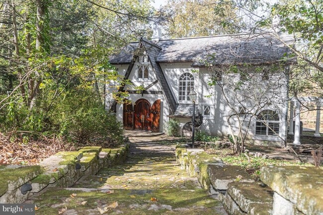 Building Photo - 132 E Dark Hollow Rd
