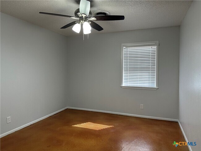 Building Photo - 1313 Fieldcrest