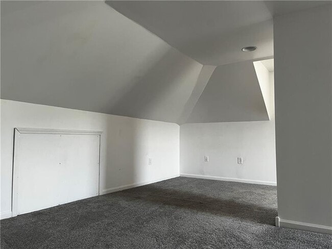 Building Photo - 405 Blaine Ave
