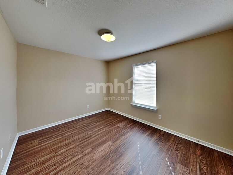 Building Photo - 9742 Liberty Grn