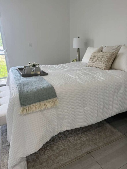 Building Photo - 520 W 79th St