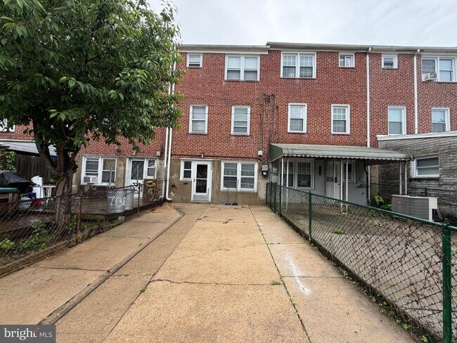 Building Photo - 7136 Eastbrook Ave