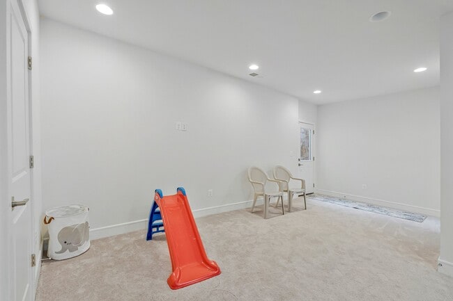 Building Photo - 22956 Aurora Vw Dr