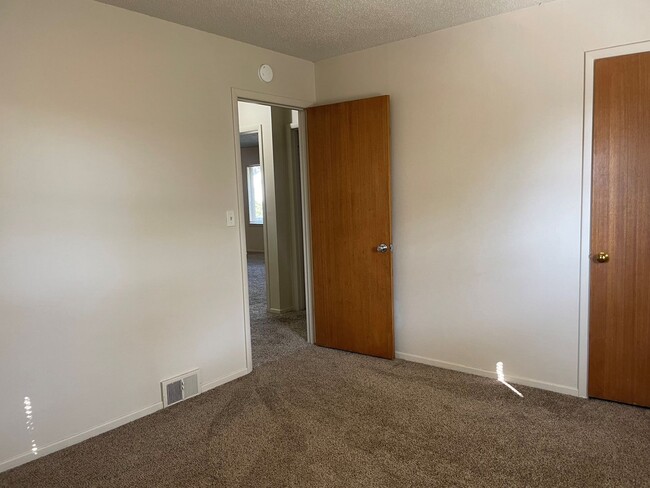 Building Photo - Now renting 3 bedroom House