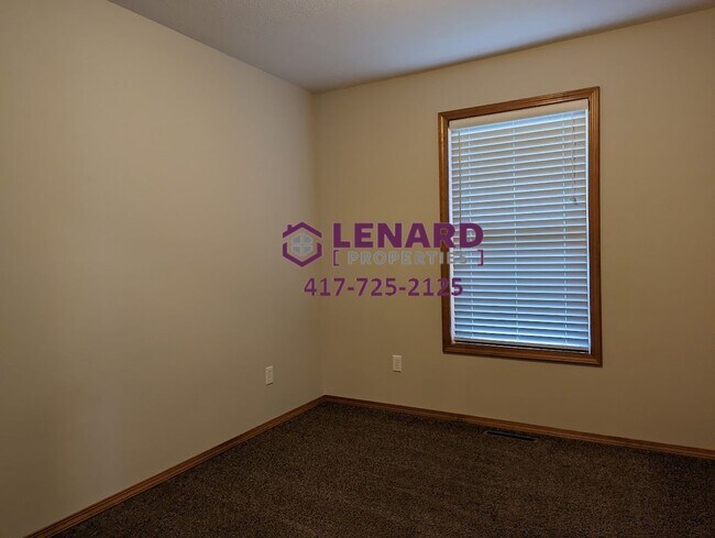 Building Photo - Spacious 3 Bedroom Home Ready for Move In!