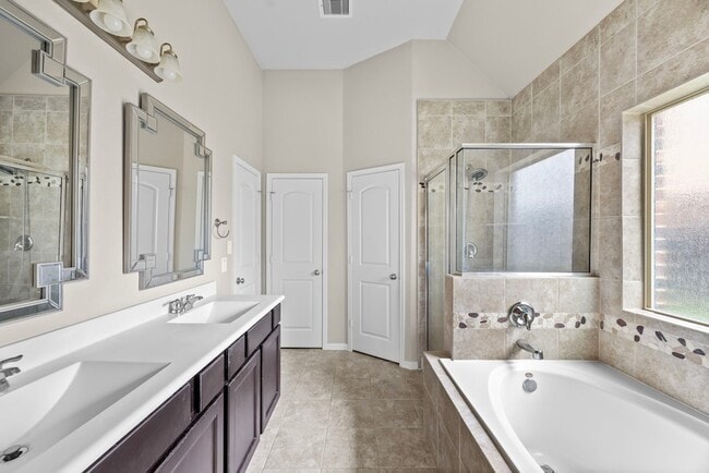 Building Photo - 23831 Villa Lisa Dr