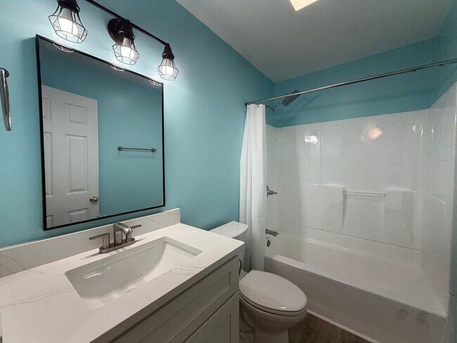 Building Photo - 120 N Pinewood Dr
