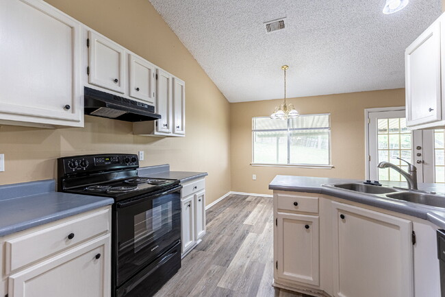 Building Photo - 14719 Highland Peak
