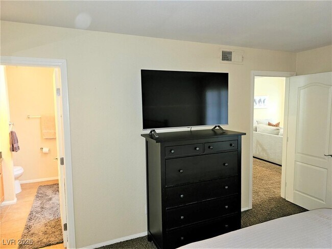 Building Photo - 3145 E Flamingo Rd