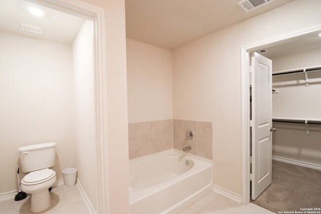 Building Photo - 6807 Kingsley Edge