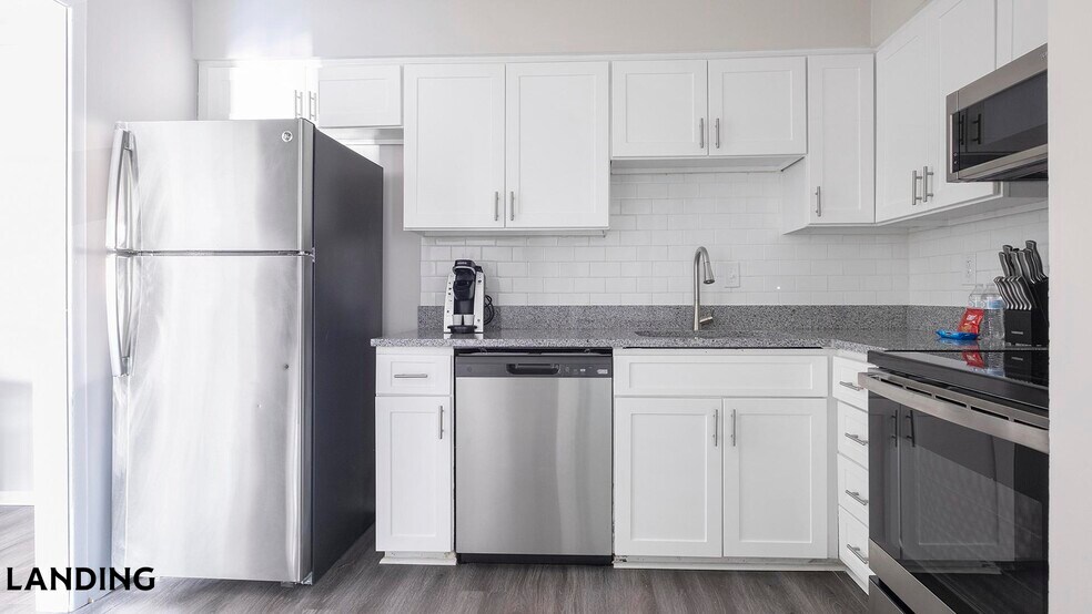 Building Photo - 3450 Manor Dr