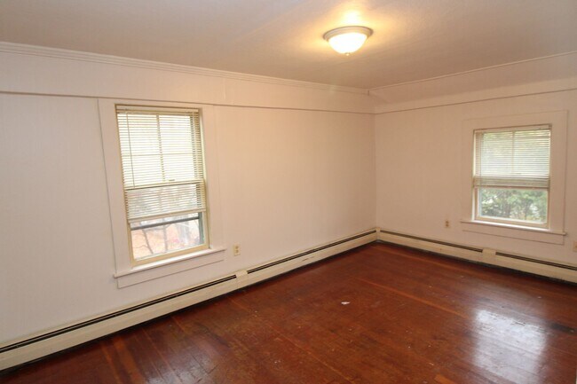 Building Photo - 6 Smith Ct