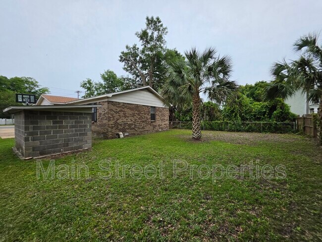 Building Photo - 1011 Martin Luther King JR Dr