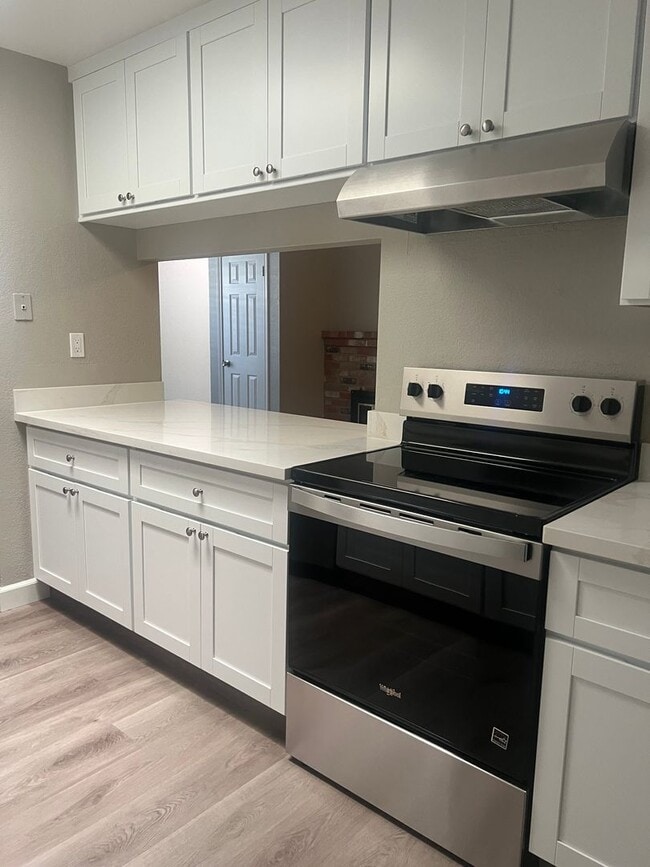 Building Photo - 3bd Duplex