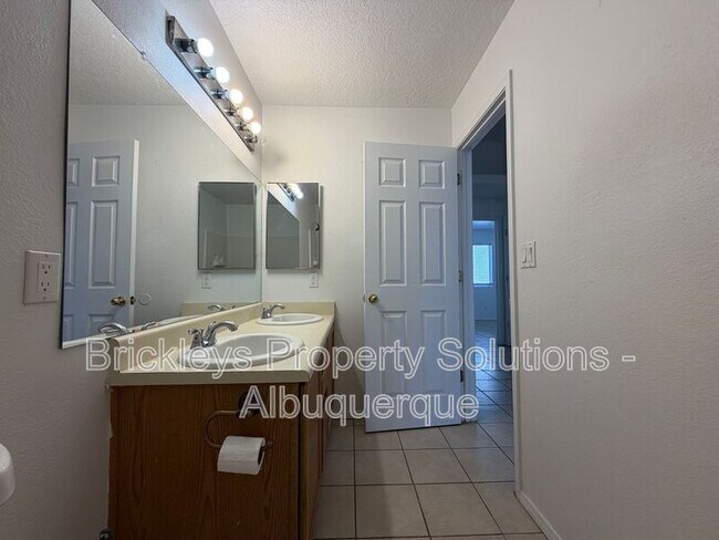 Building Photo - 1405 Secret Valley Dr SW