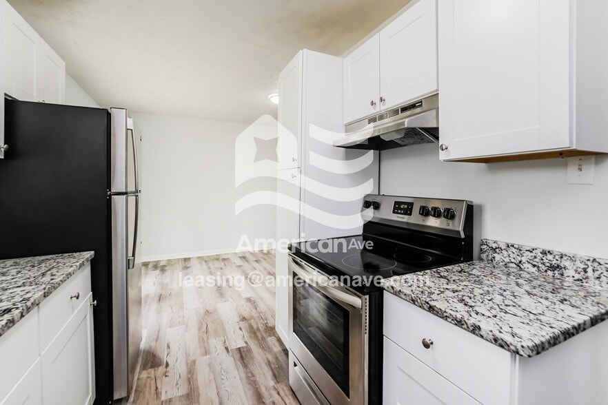 Building Photo - 670 Stoneykirk Dr