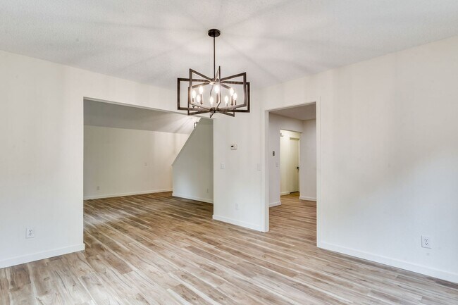 Building Photo - Completely renovated 4 bedroom, 3 bathroom...